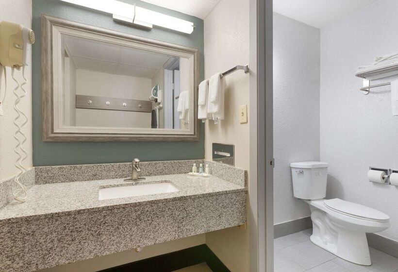 فندق Quality Inn Newton At I 80