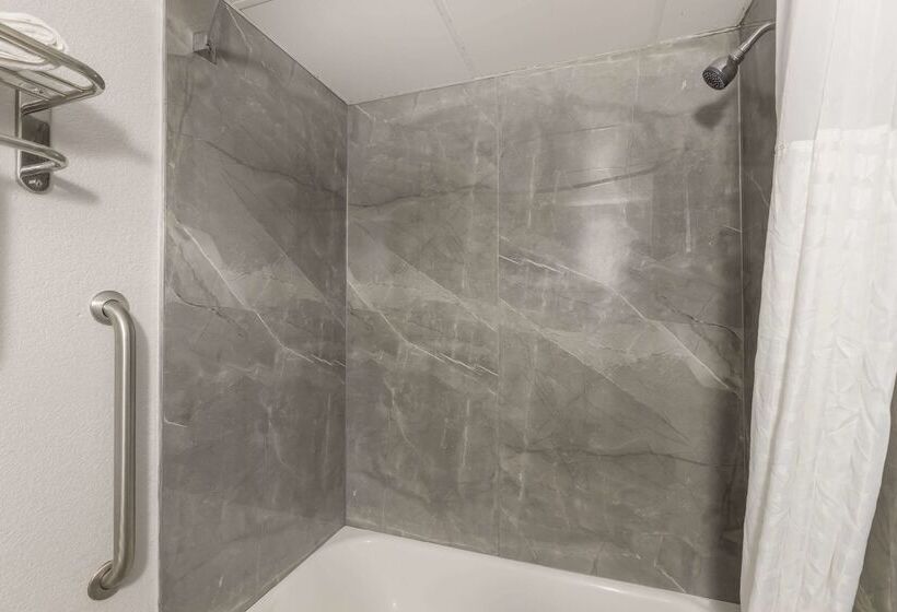 فندق Quality Inn Newton At I 80