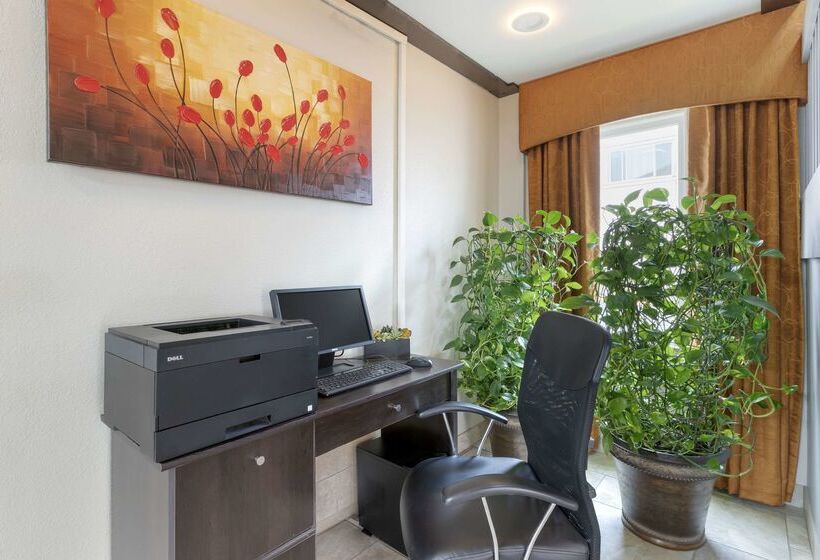 فندق Quality Inn Newton At I 80