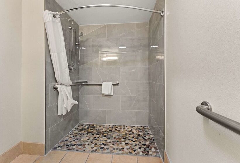 فندق Quality Inn Sandersville