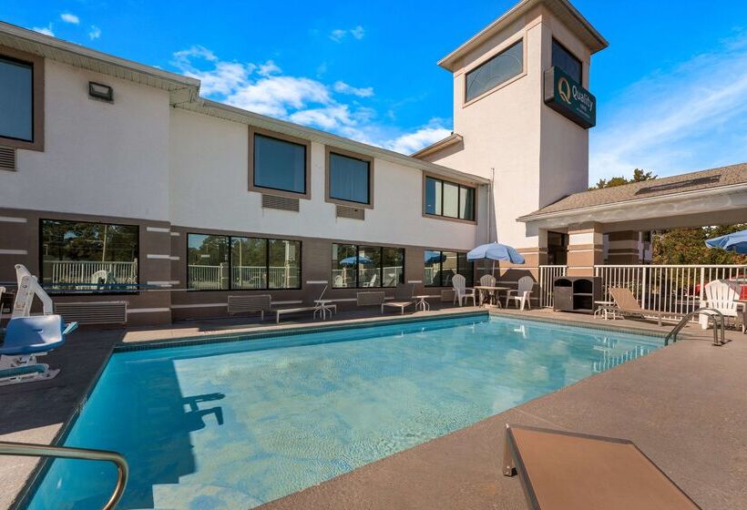 فندق Quality Inn Sandersville