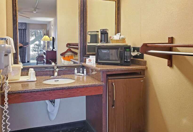 Отель Spark By Hilton Santa Nella On I 5