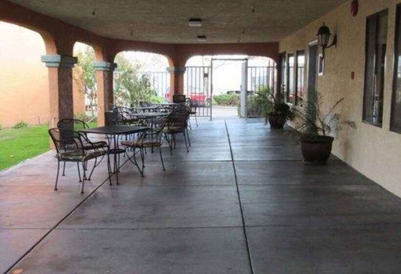 Отель Spark By Hilton Santa Nella On I 5