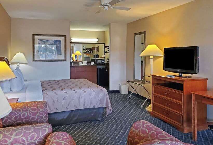 Отель Spark By Hilton Santa Nella On I 5