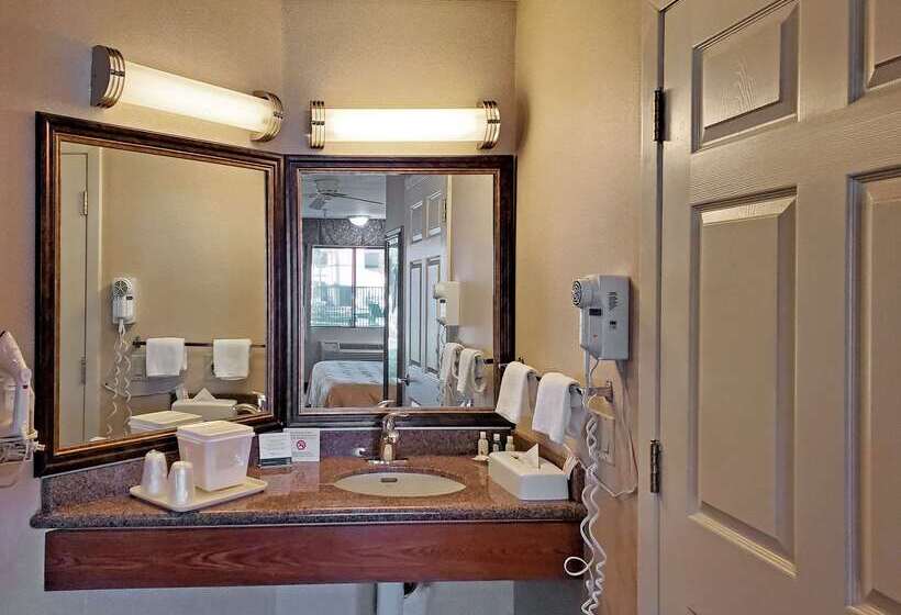 Отель Spark By Hilton Santa Nella On I 5