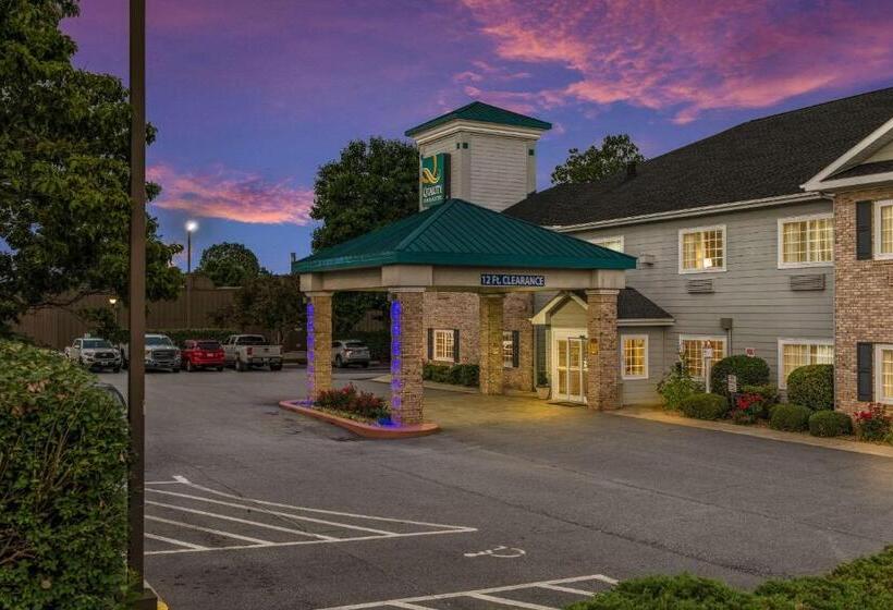 ホテル Quality Inn & Suites Hendersonville  Flat Rock