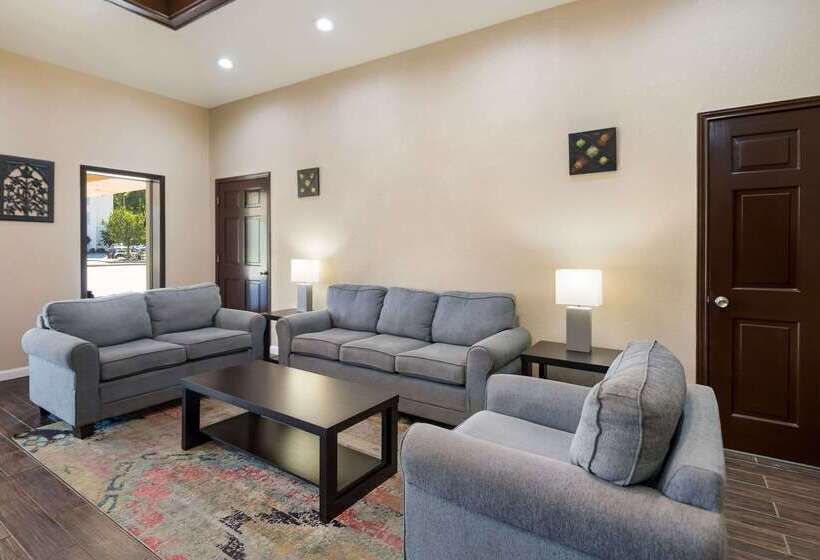 בית מלון כפרי Quality Inn & Suites Lufkin
