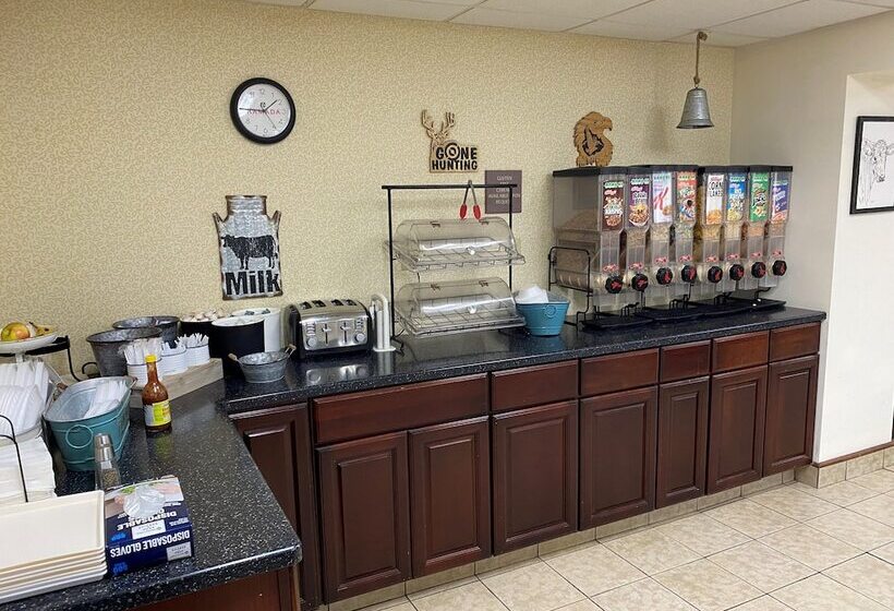 فندق Ramada By Wyndham Angola/fremont Area