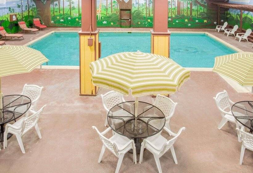 فندق Ramada By Wyndham Angola/fremont Area