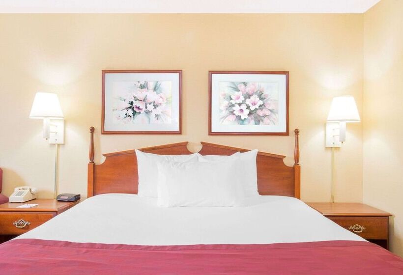 فندق Ramada By Wyndham Angola/fremont Area