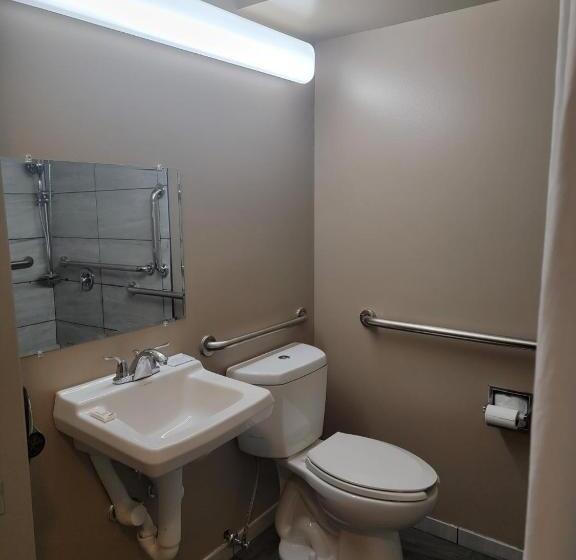 فندق Ramada By Wyndham Angola/fremont Area