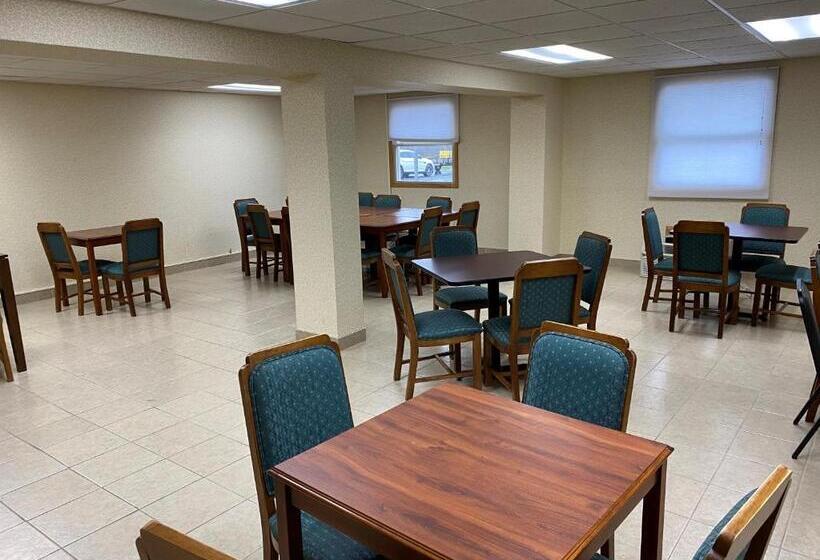 فندق Ramada By Wyndham Angola/fremont Area