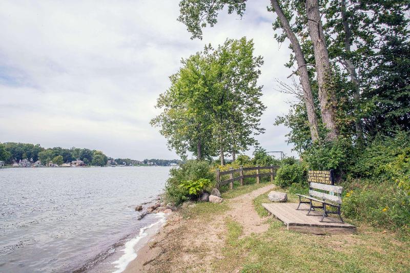 فندق Ramada By Wyndham Angola/fremont Area