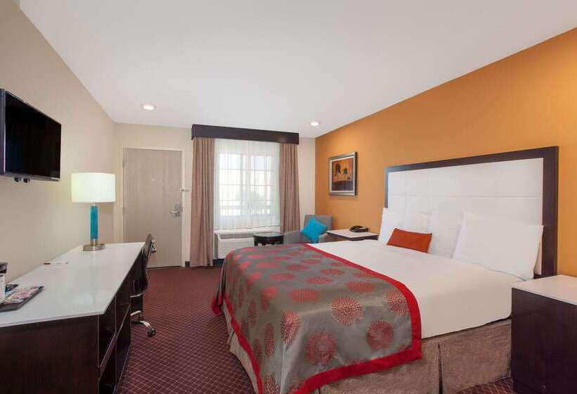 فندق Ramada By Wyndham Culver City