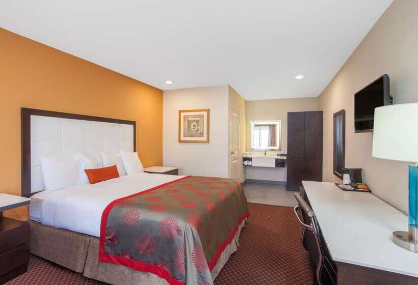 فندق Ramada By Wyndham Culver City