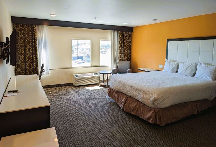 فندق Ramada By Wyndham Culver City