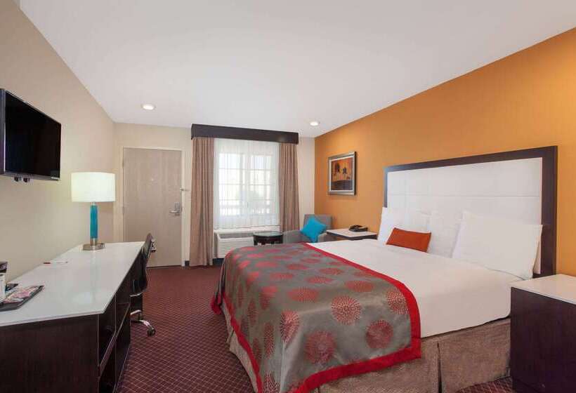 فندق Ramada By Wyndham Culver City