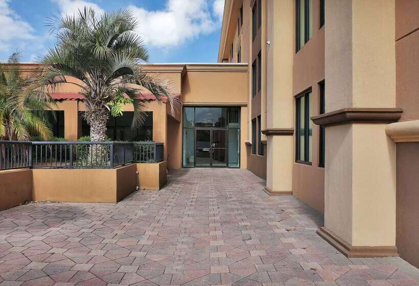 فندق Ramada By Wyndham Jacksonville I 95 By Butler Blvd