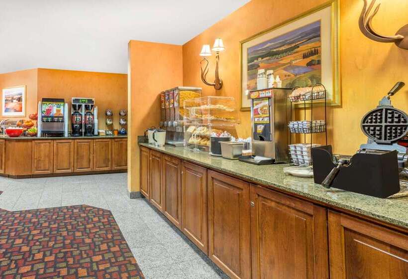 בית מלון כפרי Ramada By Wyndham Kent Seattle Area