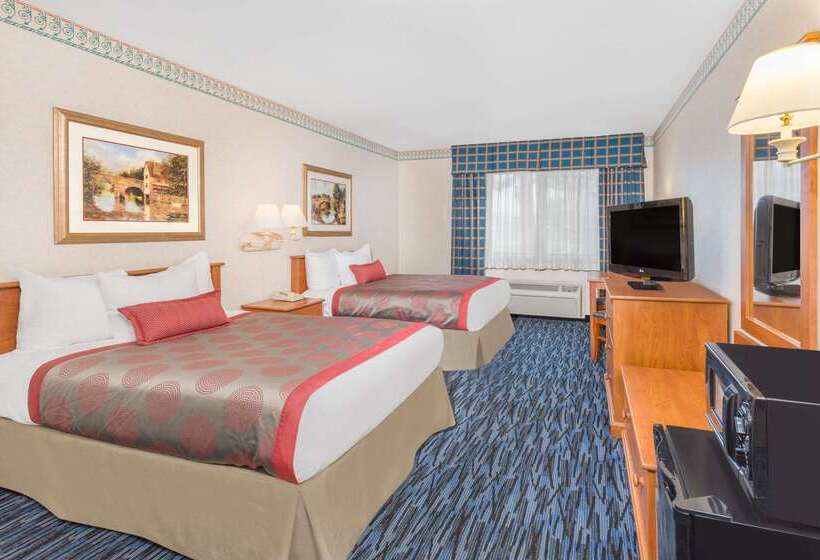 בית מלון כפרי Ramada By Wyndham Kent Seattle Area