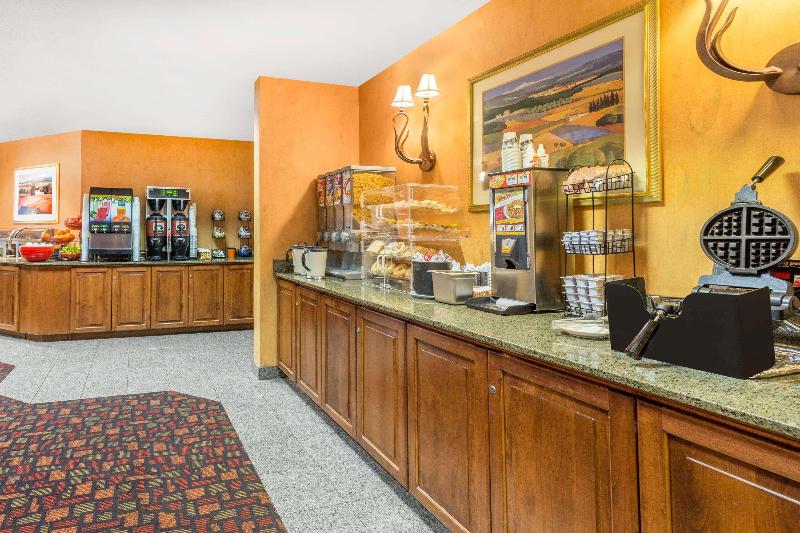 호텔 Ramada By Wyndham Kent Seattle Area