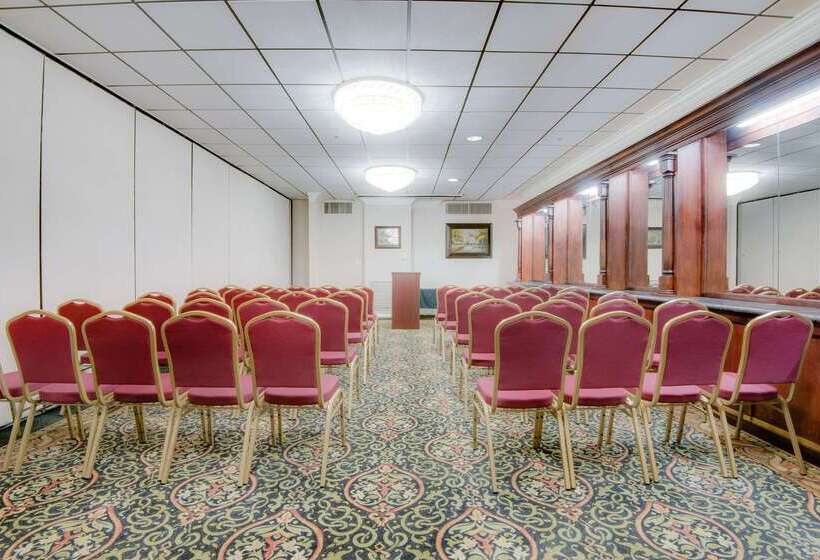 호텔 Ramada By Wyndham Metairie New Orleans Airport