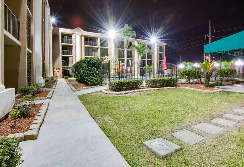 호텔 Ramada By Wyndham Metairie New Orleans Airport