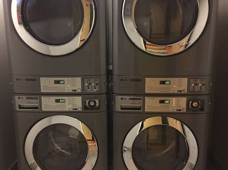 فندق Red Lion Inn & Suites Goodyear