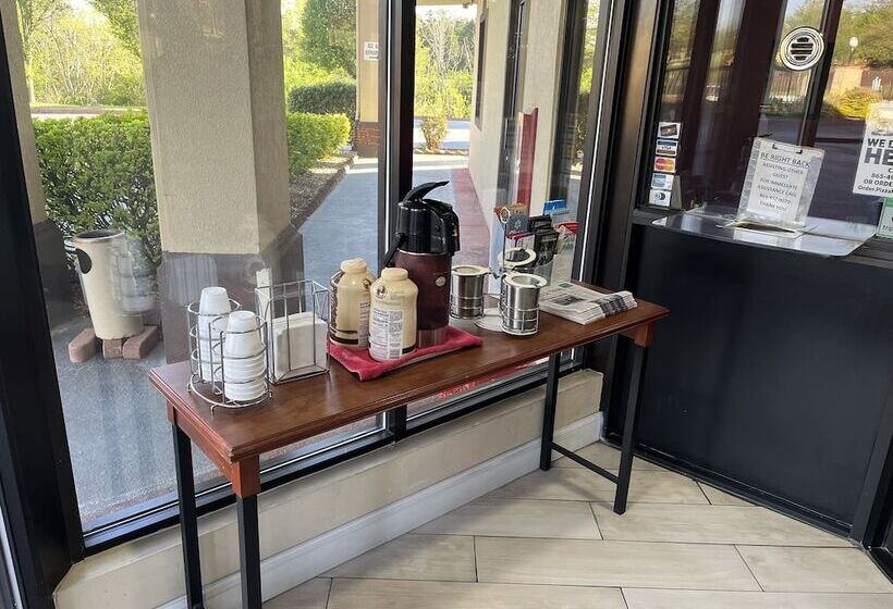 فندق Red Roof Inn & Suites Clinton, Tn