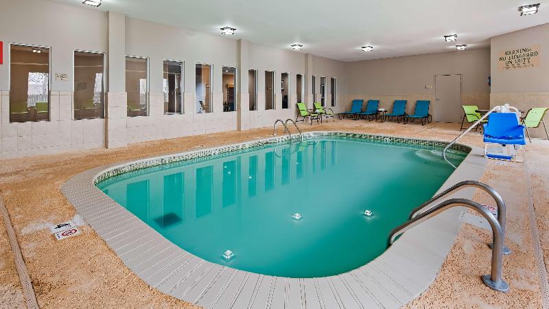 酒店 Rodeway Inn & Suites