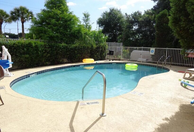 فندق Ruskin Inn Tampasun City Center