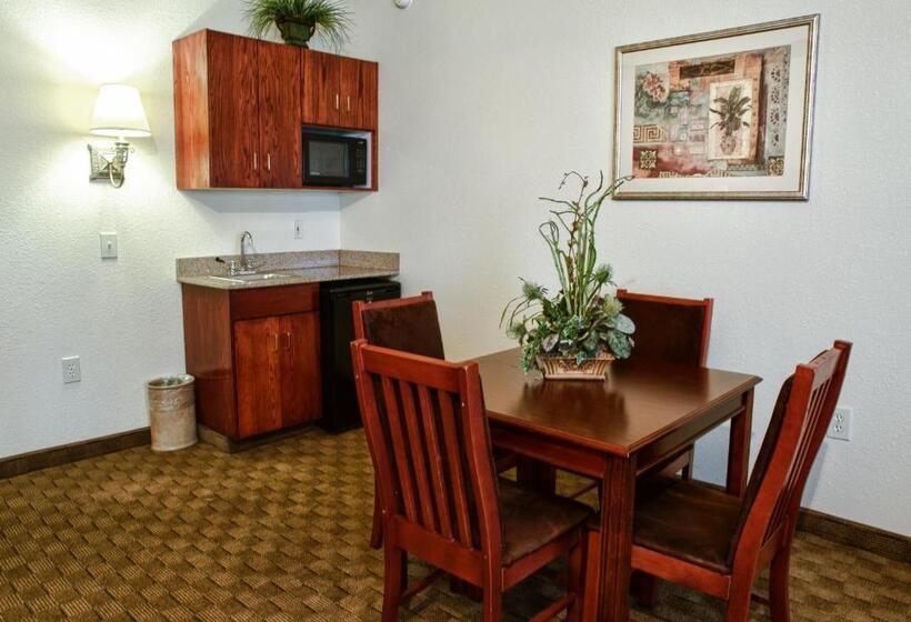 فندق Spring Lake Inn & Suites   Fayetteville