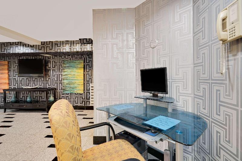 هتل Super 8 By Wyndham Hermitage Nashville