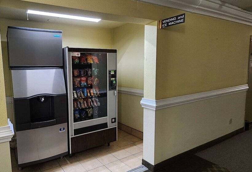 فندق Super 8 By Wyndham Temple I35