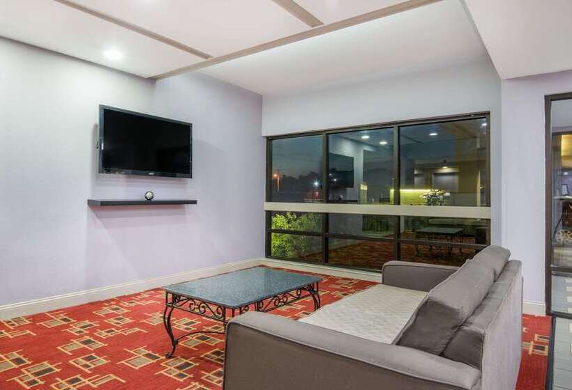 ホテル Super 8 By Wyndham Wichita South