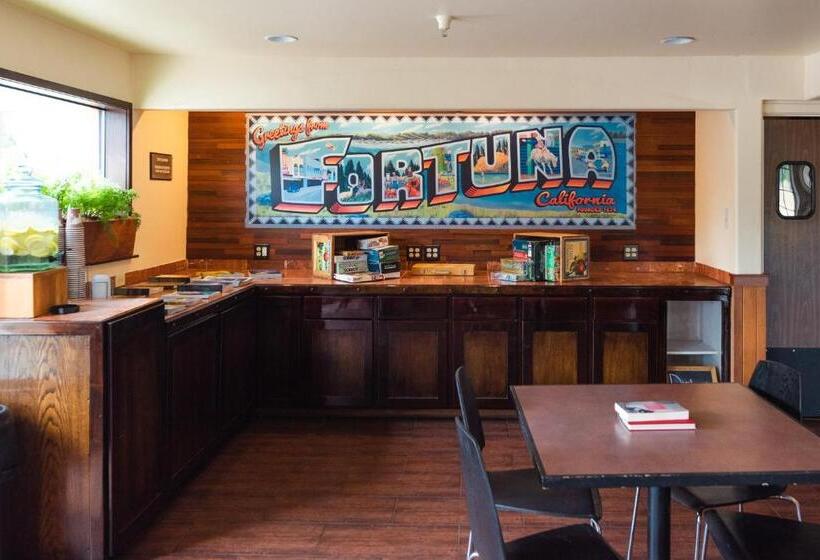 호텔 The Redwood Riverwalk, A Boutique