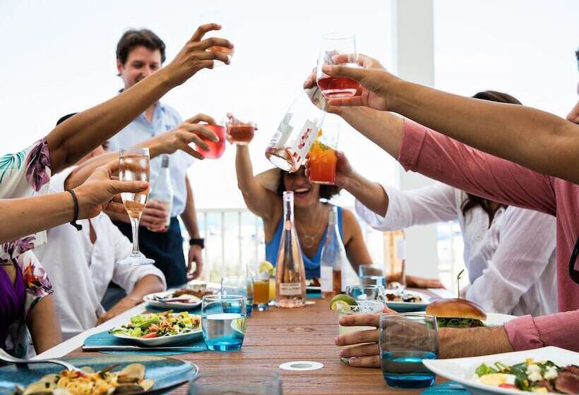 فندق Tides Folly Beach