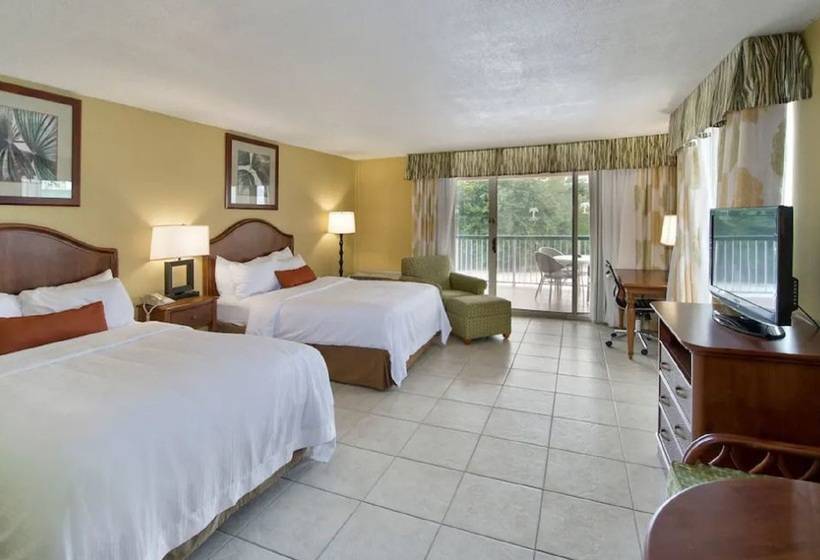 فندق Wyndham Garden Fort Myers Beach