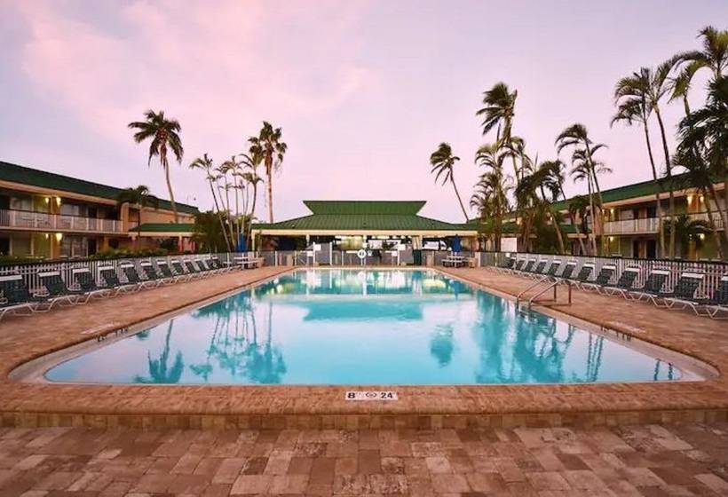 فندق Wyndham Garden Fort Myers Beach