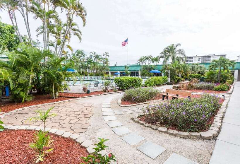 فندق Wyndham Garden Fort Myers Beach