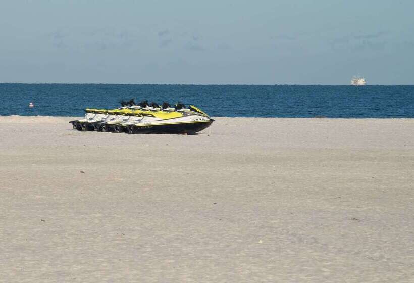 فندق Wyndham Garden Fort Myers Beach