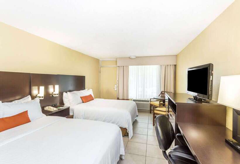 فندق Wyndham Garden Fort Myers Beach