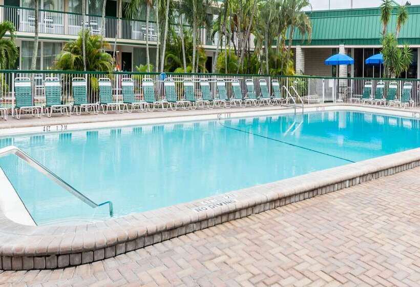 فندق Wyndham Garden Fort Myers Beach