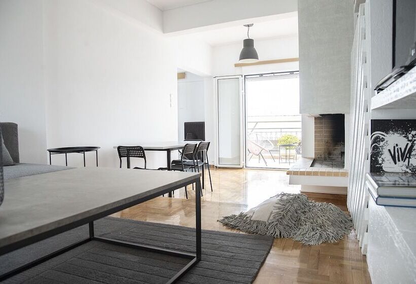 Amazing Renovated Penthouse In Pagkrati