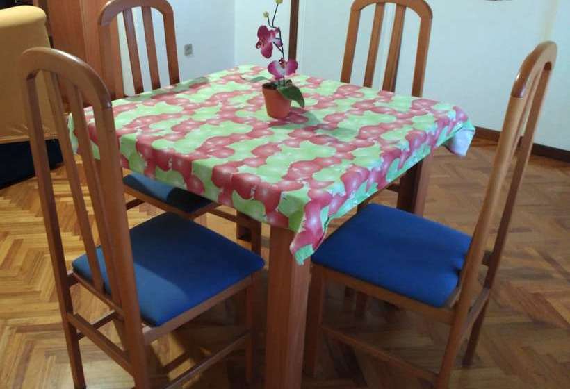 Amplio Apartamento Con Garaje En Burela