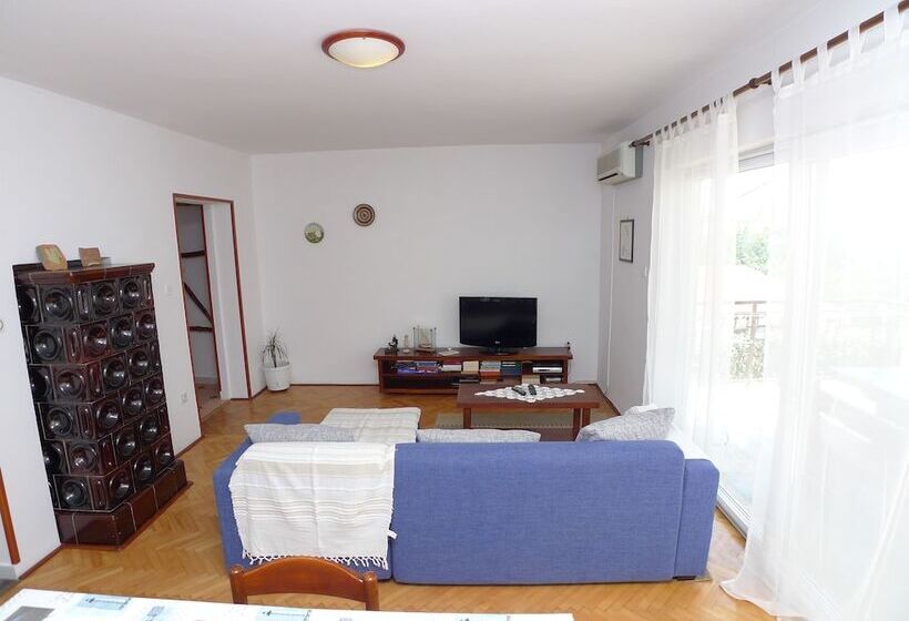 Apartment For 5 Persons With Balcony