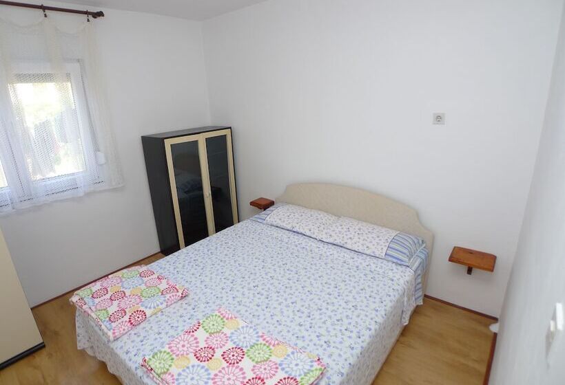 Apartment For 5 Persons With Balcony