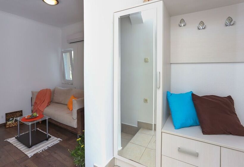 Bruno S Poolside Retreat