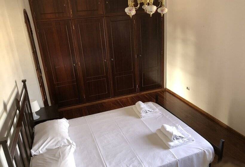 Aroeira’s Paradise Villa With Pool