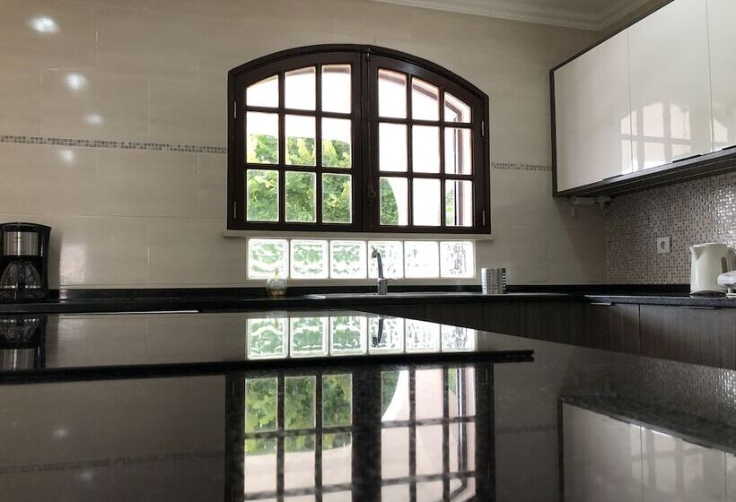 Aroeira’s Paradise Villa With Pool